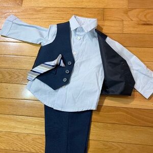 Can Heusen Infant Boy 4 Piece Suit